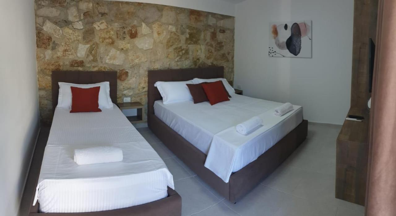 Mezzanine Bay Hotell Himare Eksteriør bilde
