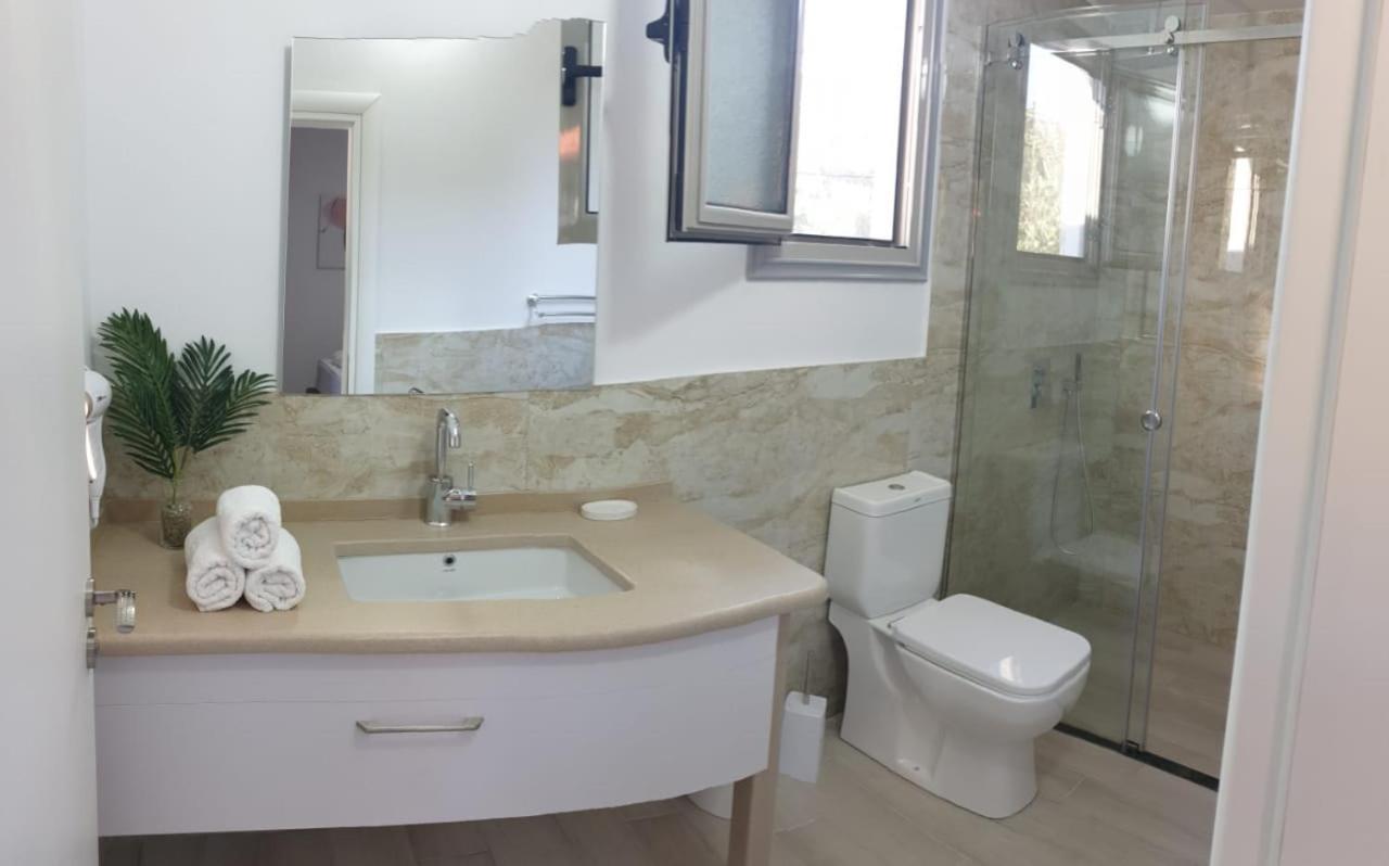 Mezzanine Bay Hotell Himare Eksteriør bilde