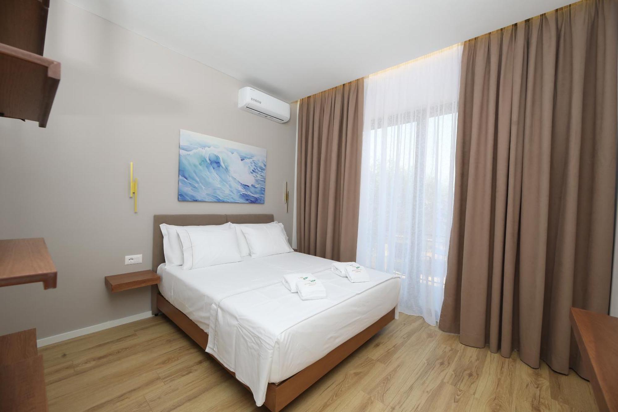 Mezzanine Bay Hotell Himare Eksteriør bilde