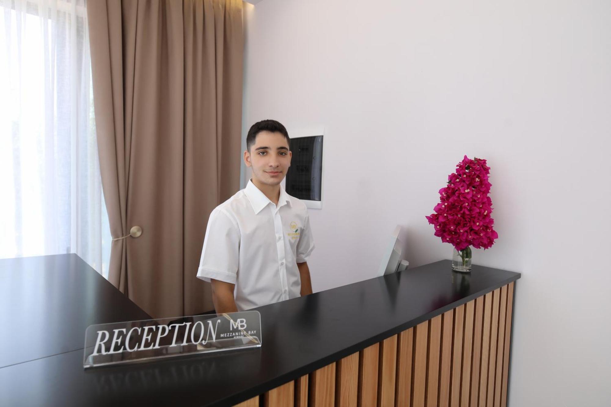 Mezzanine Bay Hotell Himare Eksteriør bilde