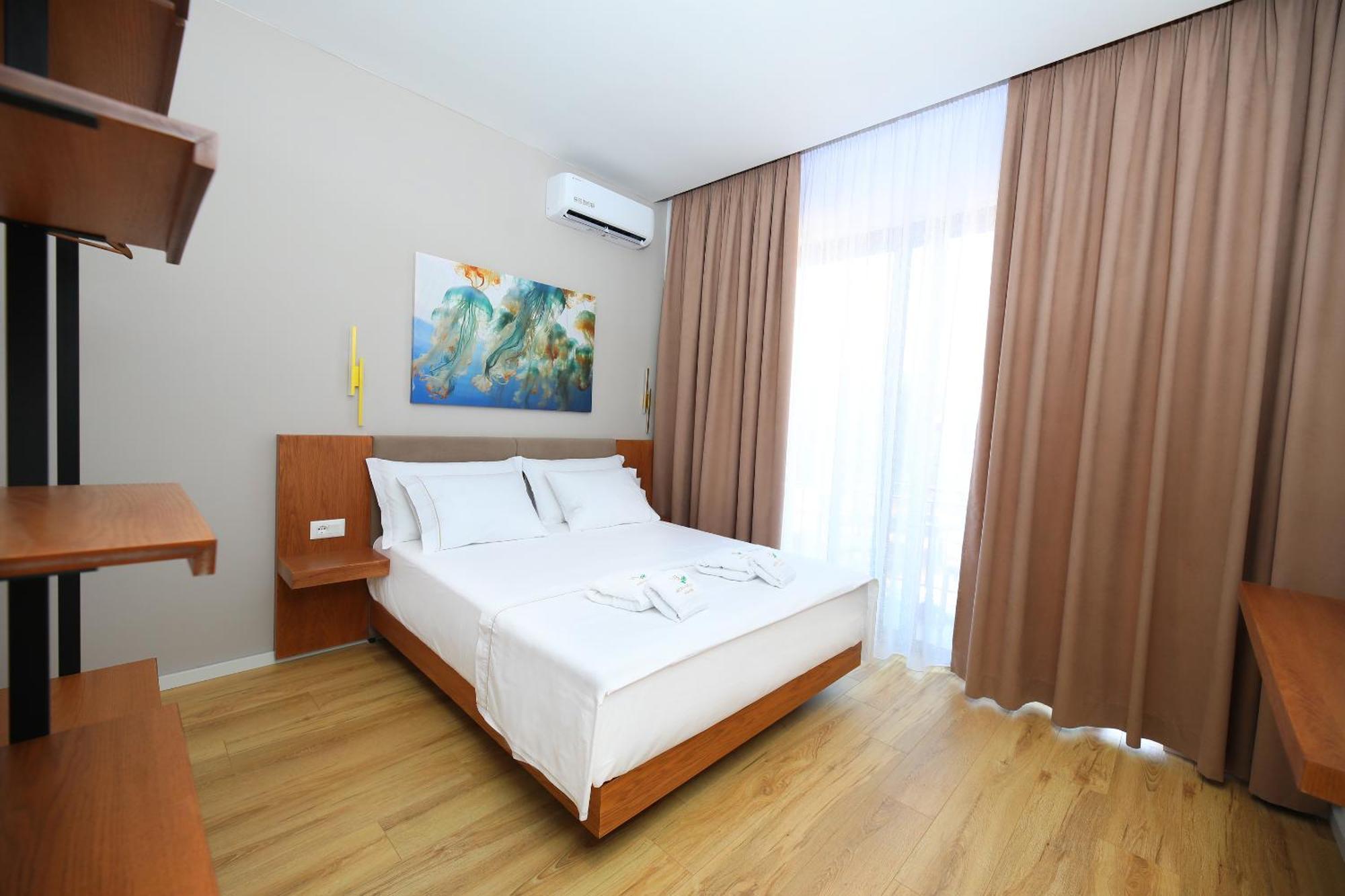 Mezzanine Bay Hotell Himare Eksteriør bilde