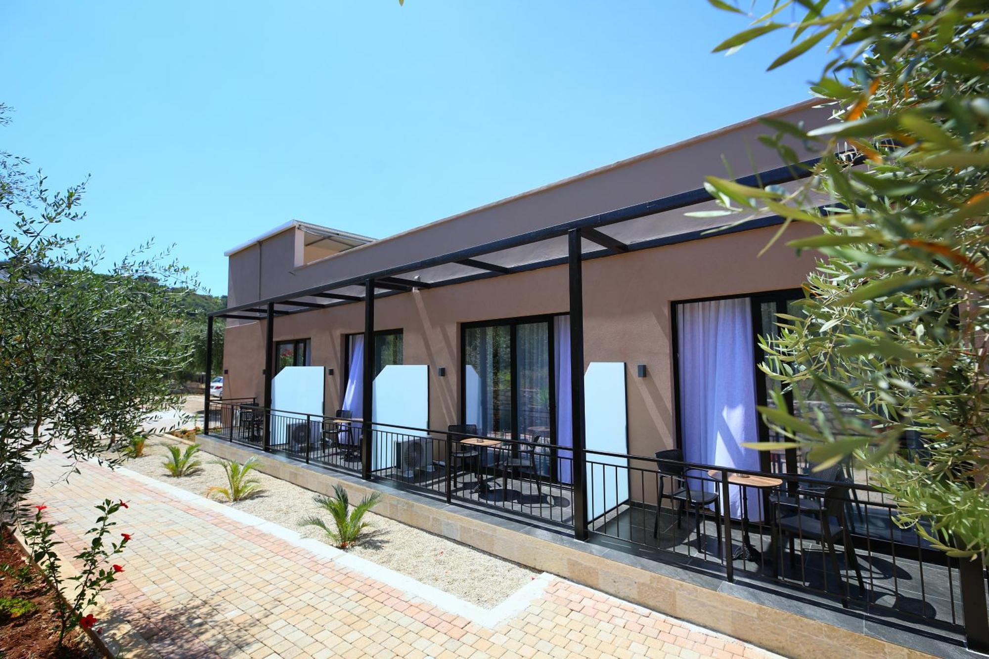 Mezzanine Bay Hotell Himare Eksteriør bilde