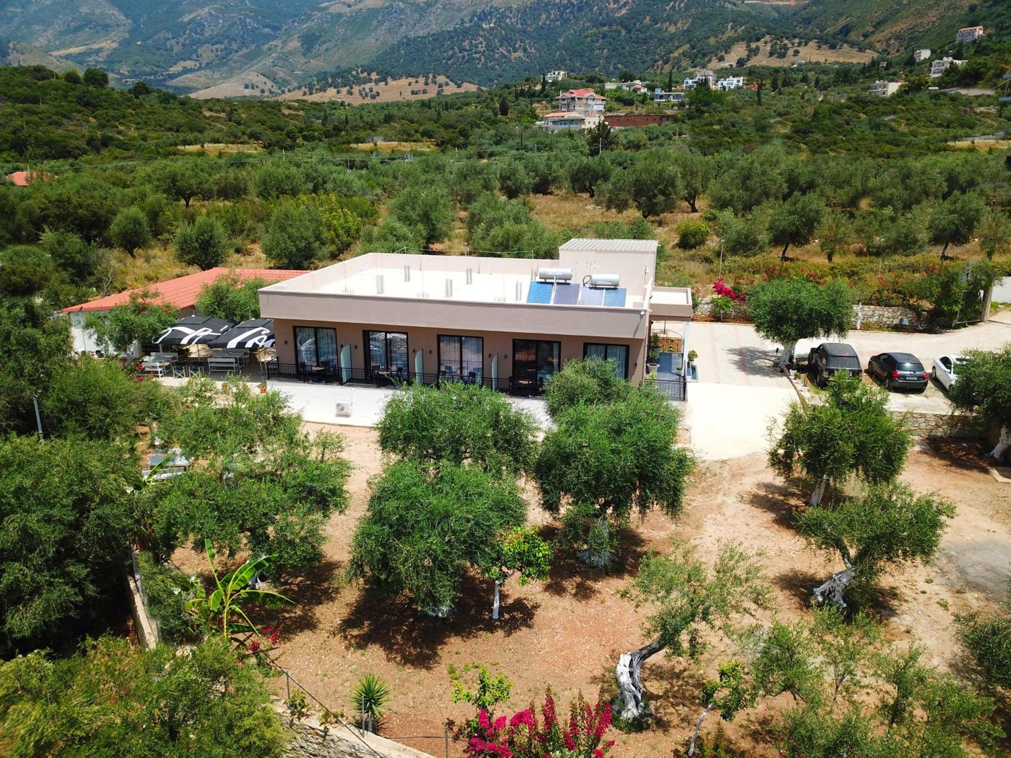 Mezzanine Bay Hotell Himare Eksteriør bilde